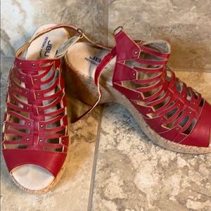 JBU platform sandals